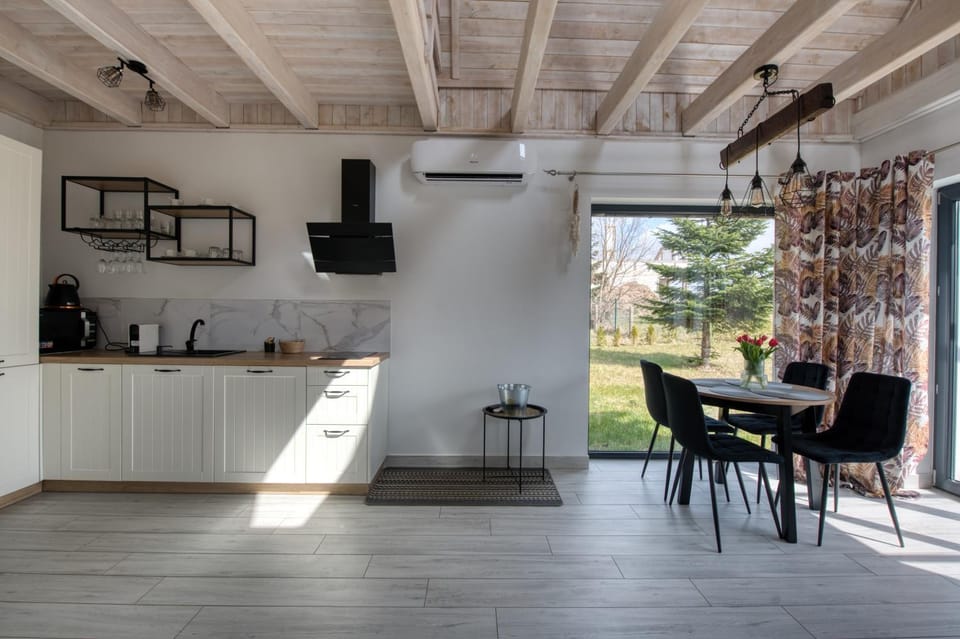 Kitchen or kitchenette, Seating area, Dining area