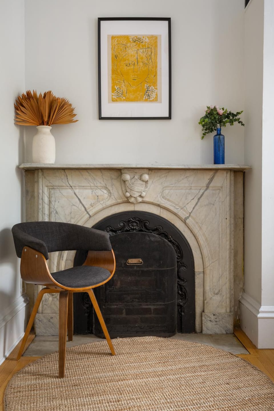 Seating area, fireplace