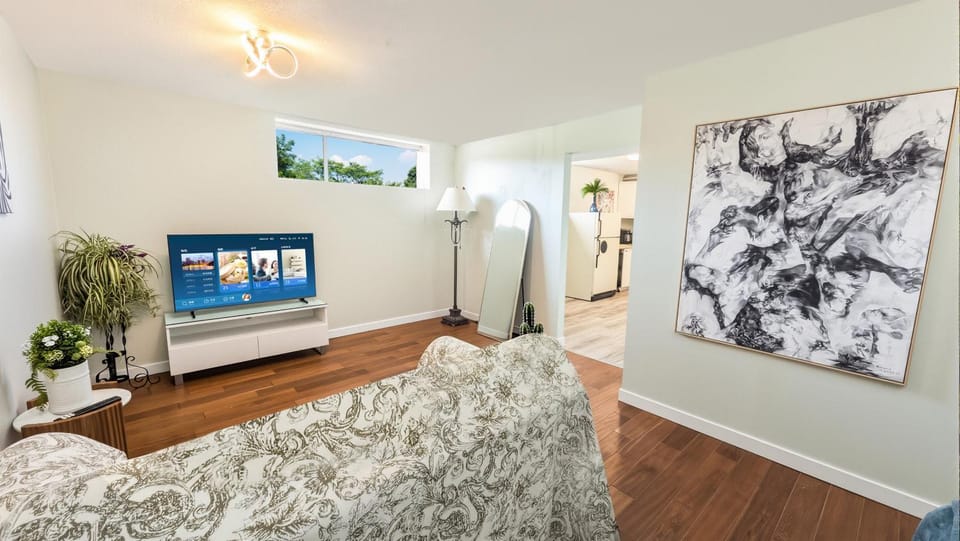 TV and multimedia, Photo of the whole room
