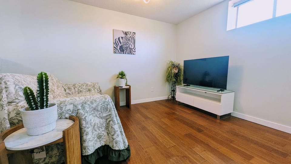 Sunny Crest Burnaby-cozy one bedroom private suite Bed and Breakfast in New Westminster