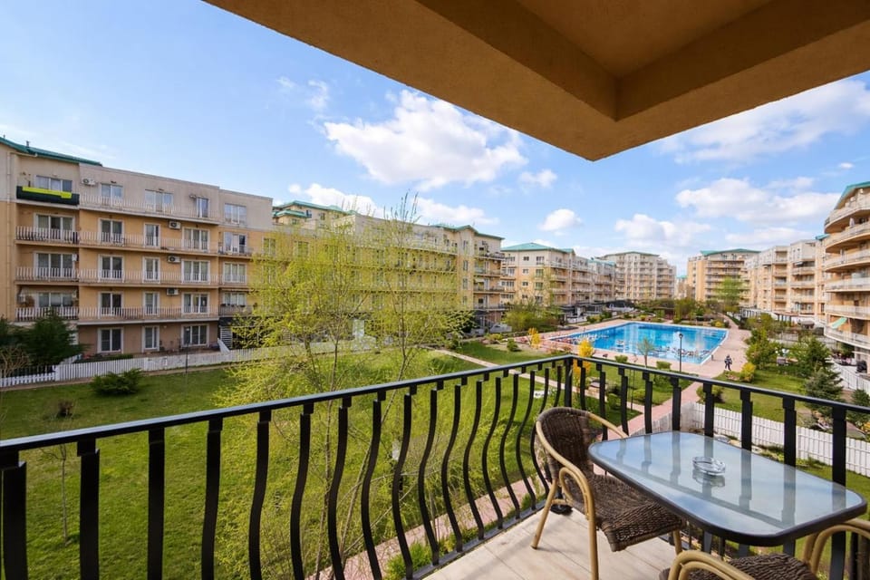 Day, View (from property/room), Balcony/Terrace, Pool view, Swimming pool, sunbed
