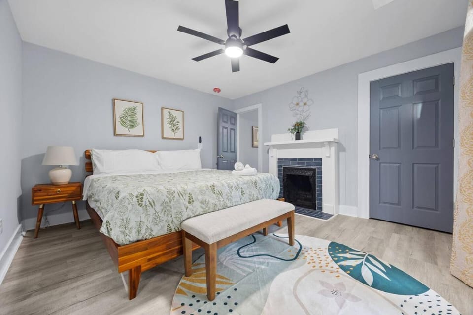 Bed, Photo of the whole room, Bedroom