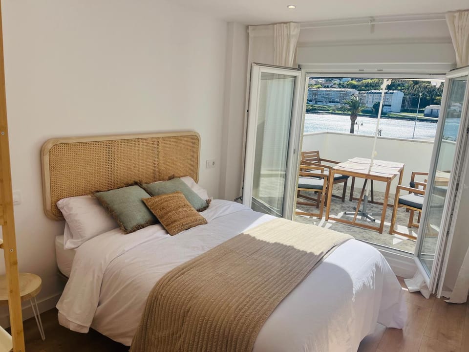 Bed, View (from property/room), Balcony/Terrace, Bedroom