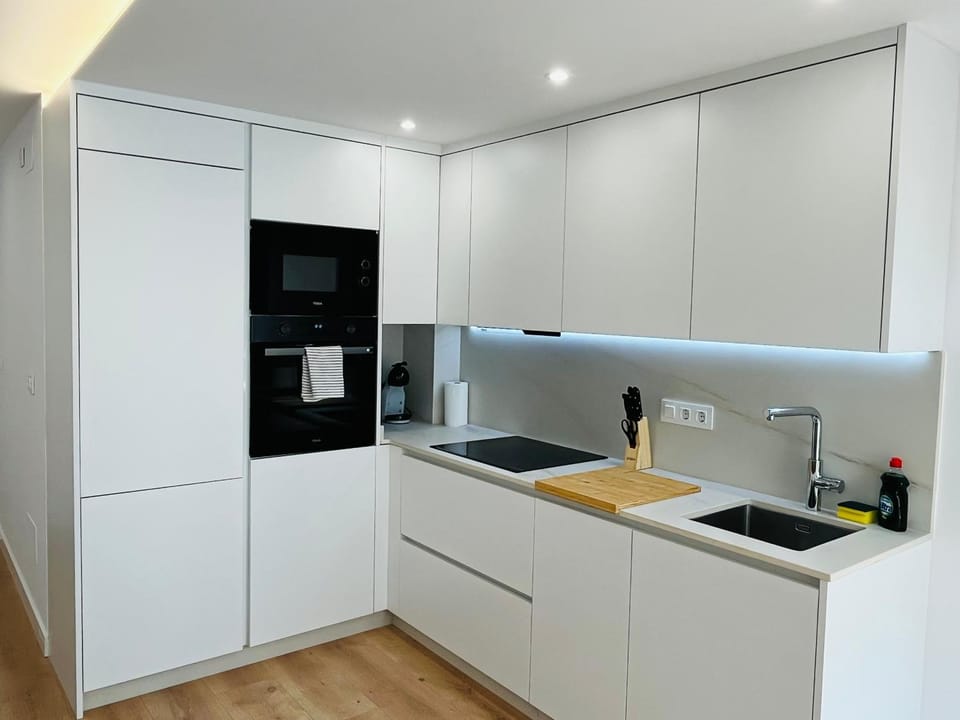 Kitchen or kitchenette, dishwasher, oven, stove