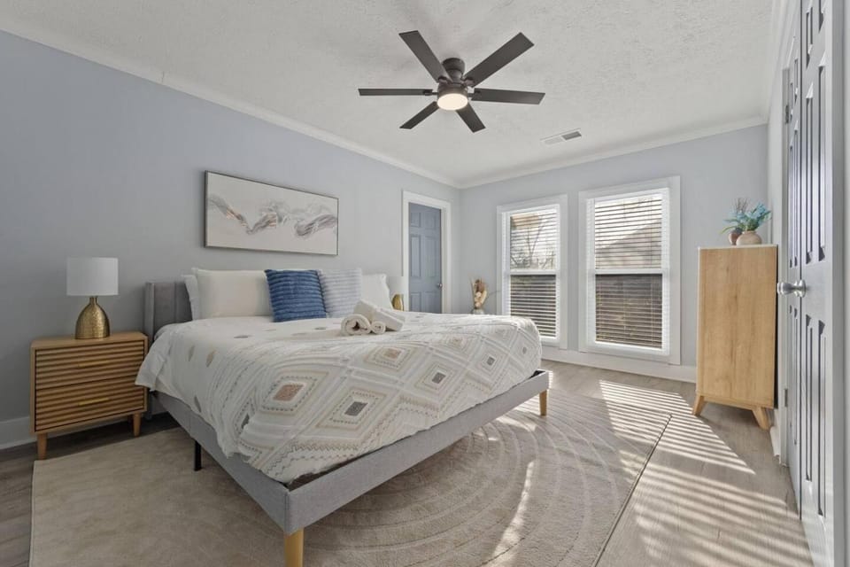 Bed, Photo of the whole room, Bedroom