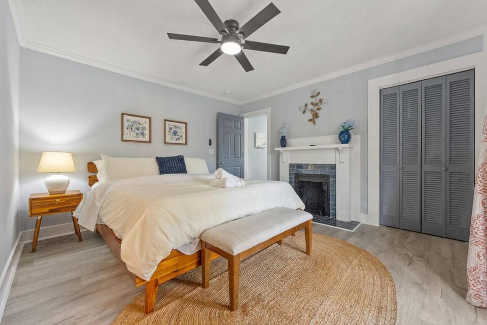 Bed, Photo of the whole room, Bedroom