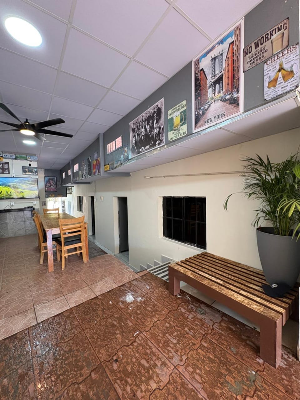 TV and multimedia, Kitchen or kitchenette, Living room, Seating area