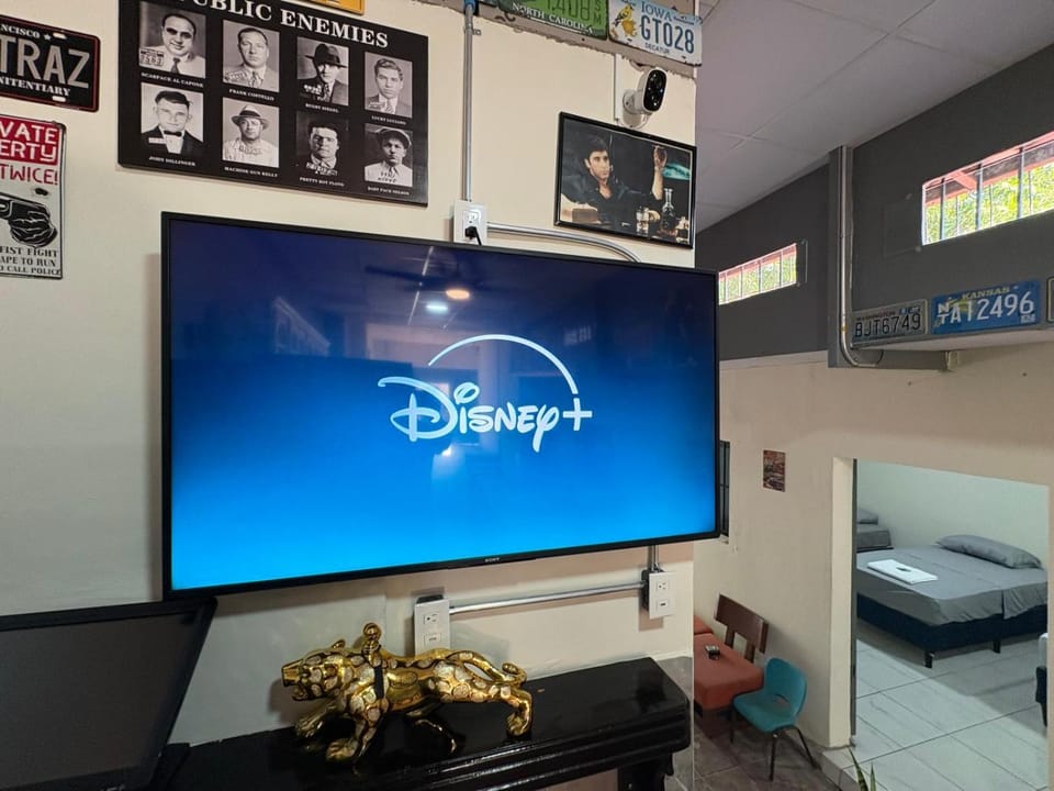 Communal lounge/ TV room, Communal lounge/ TV room, TV and multimedia, Evening entertainment