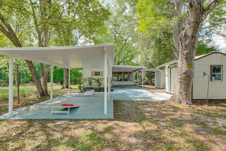 Bushnell Riverside Retreat w/ Hot Tub & Game Shed House in Florida