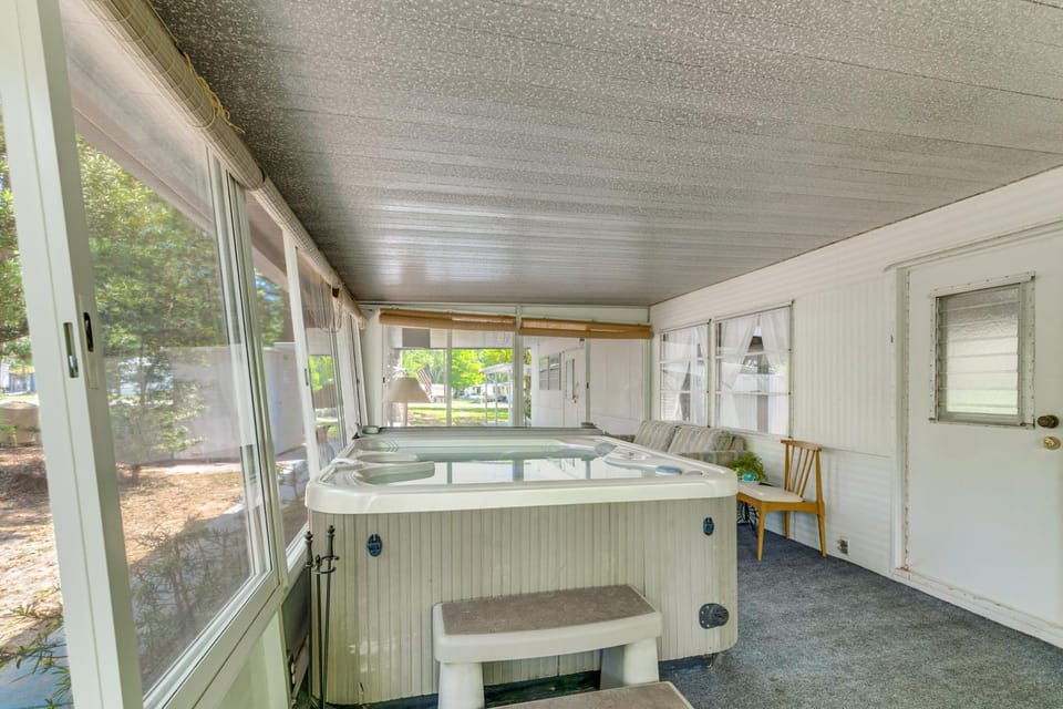 Bushnell Riverside Retreat w/ Hot Tub & Game Shed House in Florida