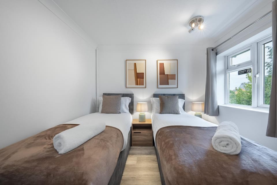 Contractor 4-Bed | FREE Parking | Wi-Fi | Hemel House in Hemel Hempstead