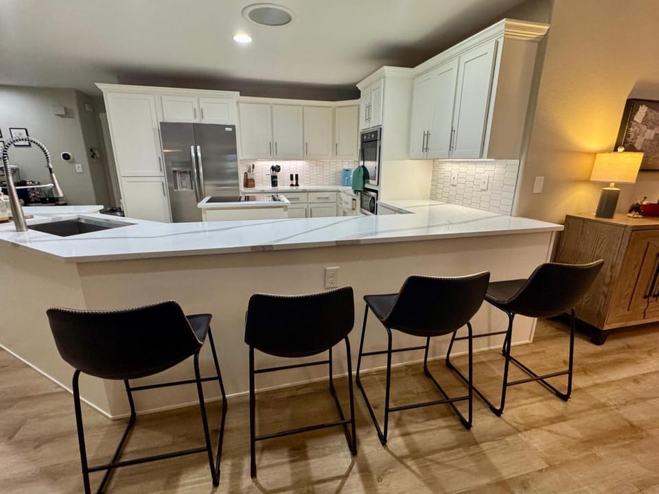 Kitchen or kitchenette, Dining area, dishwasher, stove