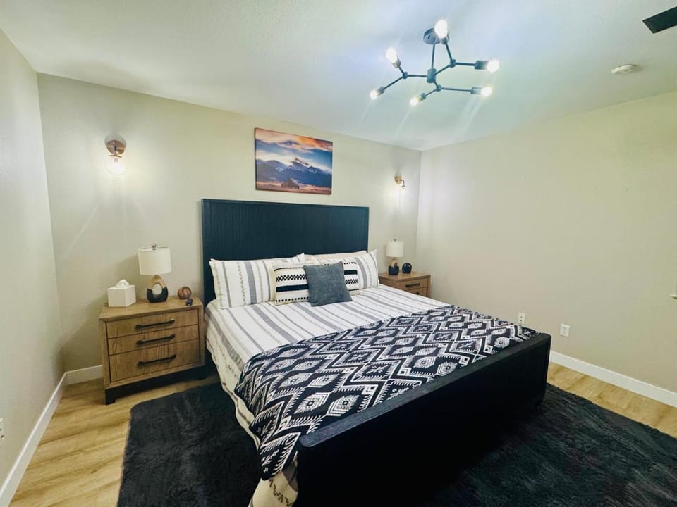 Bed, Photo of the whole room, Bedroom