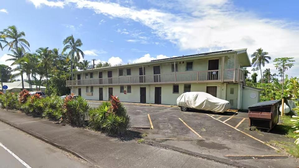 Ocean Views • Private Balcony + Prime Location House in Hilo