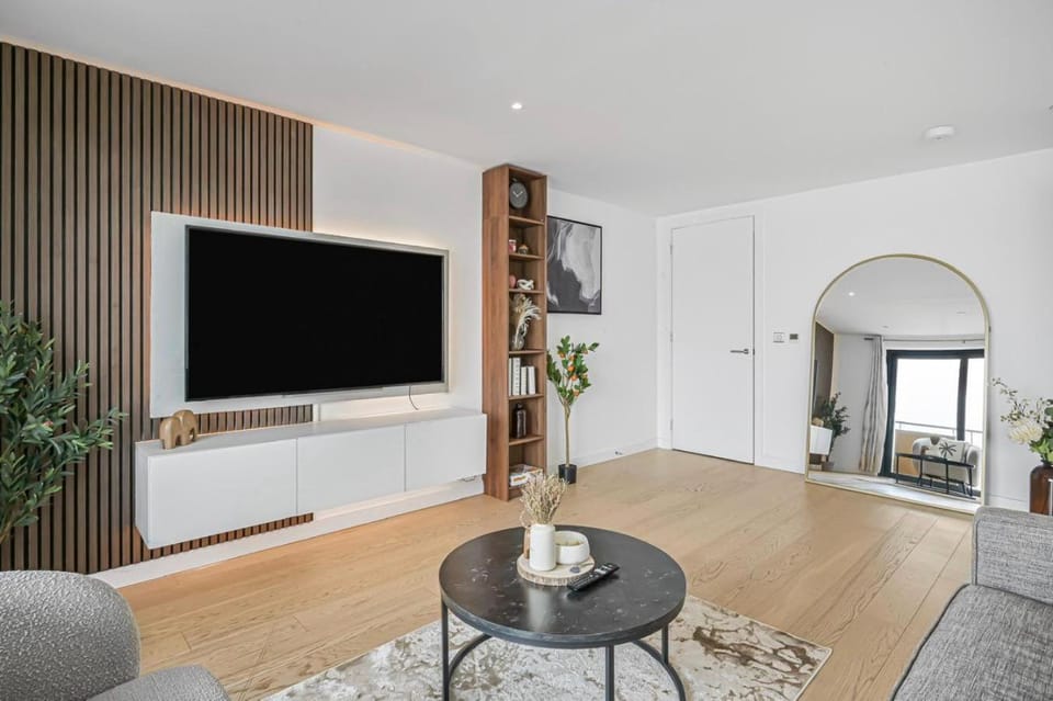 Communal lounge/ TV room, TV and multimedia, Living room