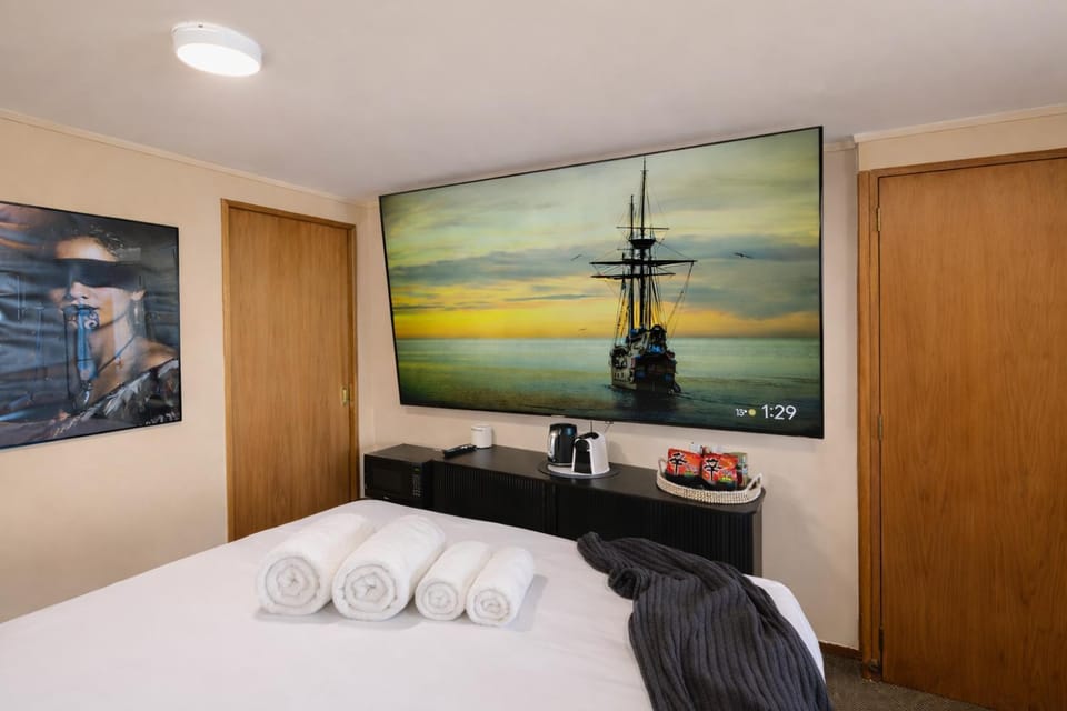 TV and multimedia, Coffee/tea facilities, towels