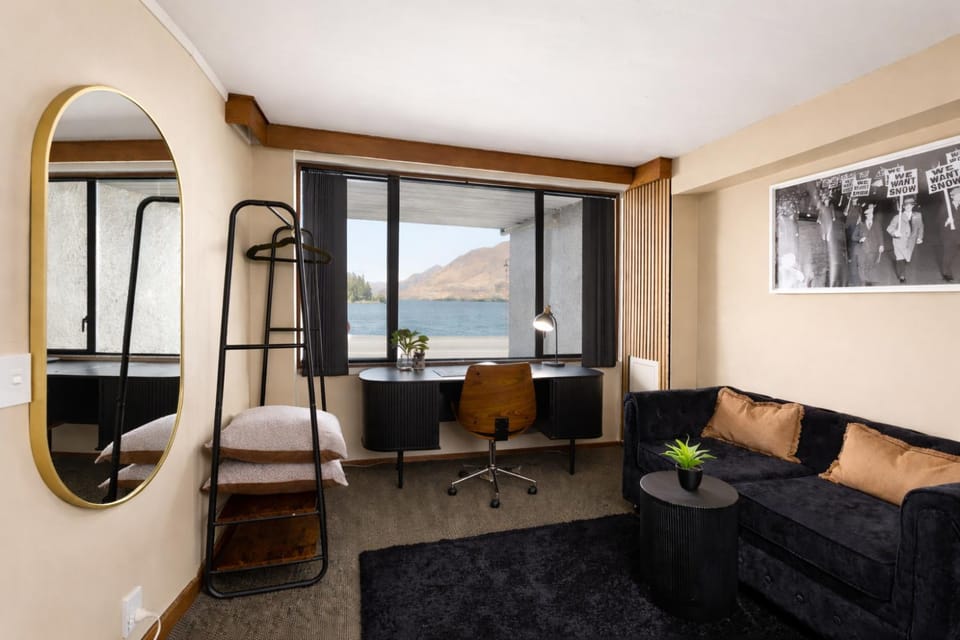 View (from property/room), Lake view, Mountain view, Street view