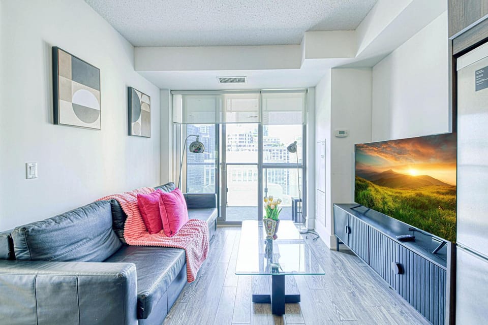 Cozy 1BR Stay with Queen - Near CN Tower Apartment hotel in Toronto