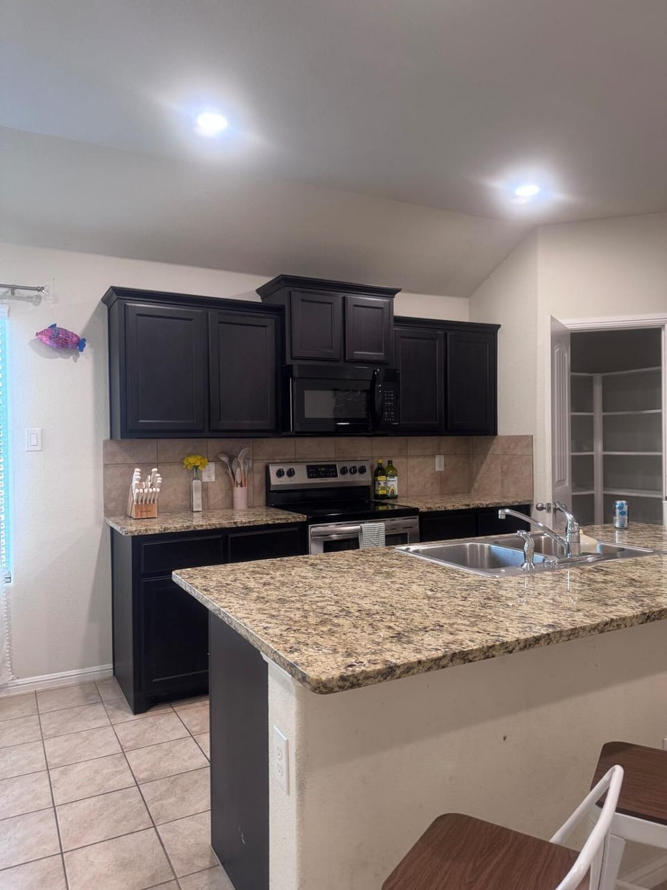 10 Min to World Cup - Modern 4BR Near DFW House in Arlington