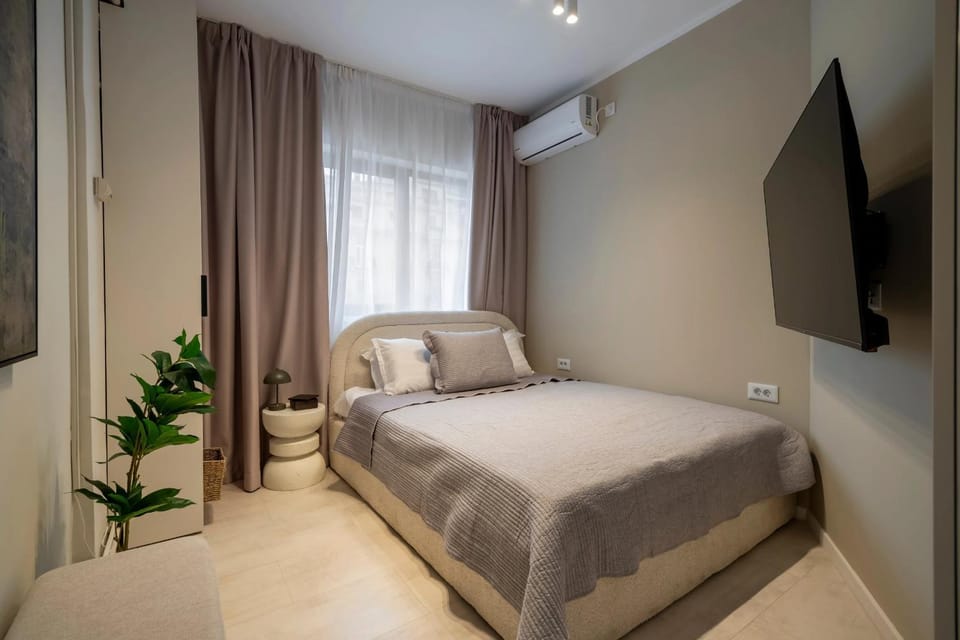 Bed, TV and multimedia, Bedroom, air conditioner