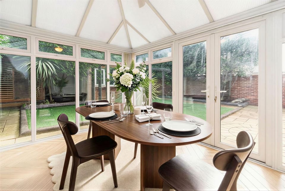 Modern Detached Home with Hot Tub & Infrared Sauna House in Grays
