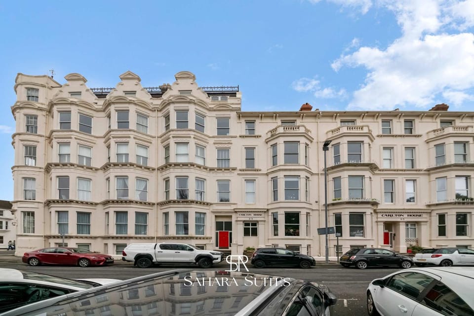 Property building, Day, City view, Location