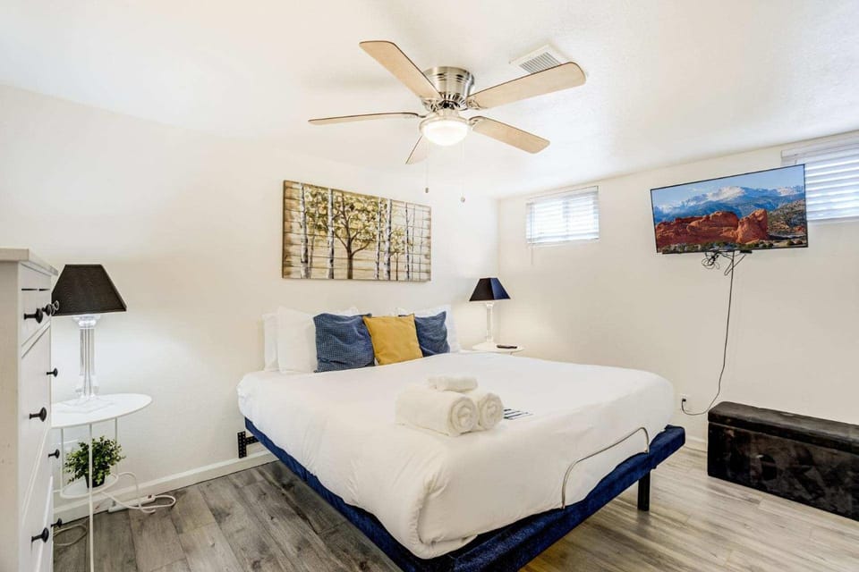 Modern 3BR Retreat Near Garden of Gods Sleeps 7 House in Colorado Springs
