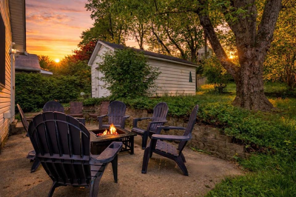 4BR Highlands Gem Walk to Bellarmine & Bardstown House in Jefferson County