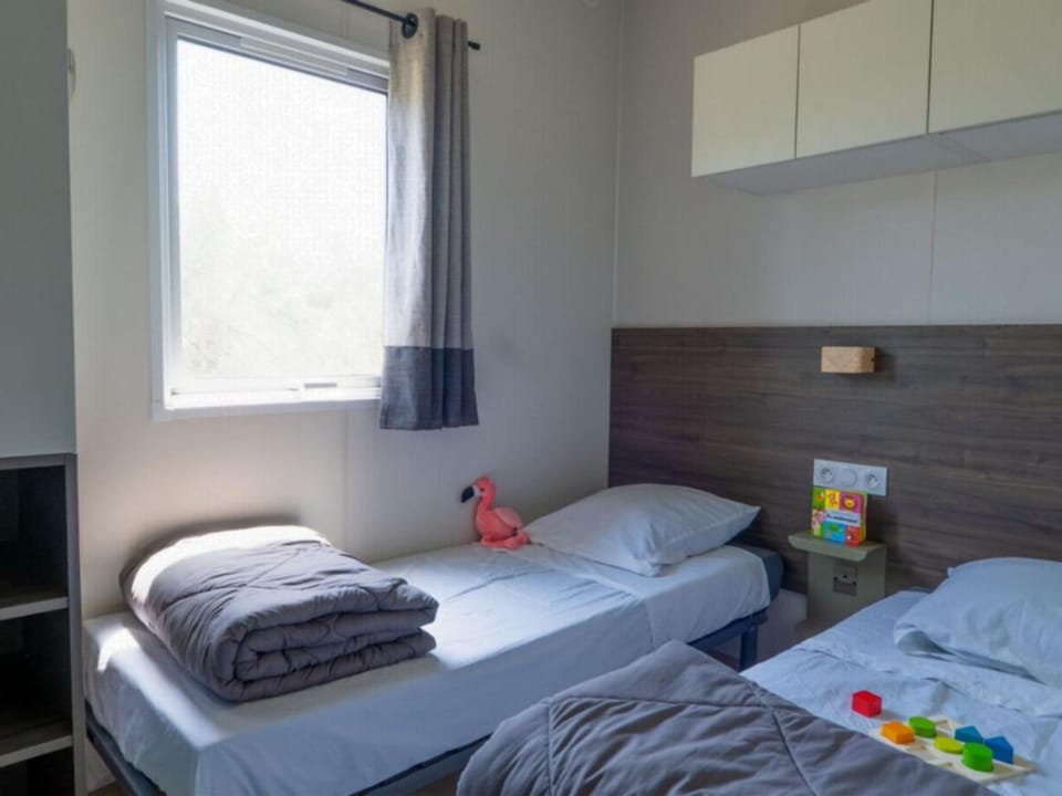 Mobile-home climatisé pour 6 pers. - API-1-52-2190 Campground/ 
RV Resort in Balaruc-les-Bains