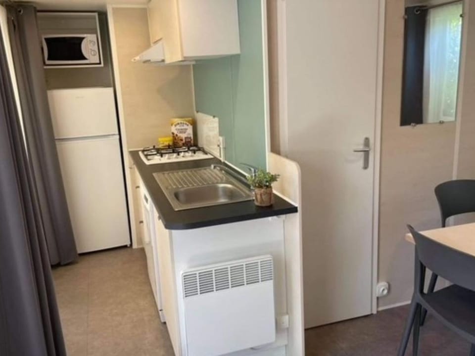 Cottage spacieux avec clim - 8 pers. - API-1-52-2188 Campground/ 
RV Resort in Balaruc-les-Bains