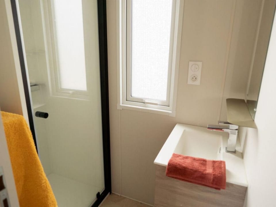 Cottage avec clim - 4 pers. - API-1-52-2191 Campground/ 
RV Resort in Balaruc-les-Bains