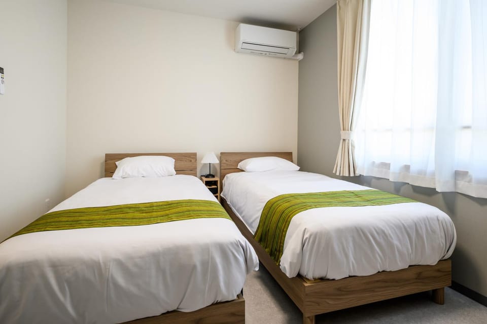 Bed, Bedroom, internet, air conditioner