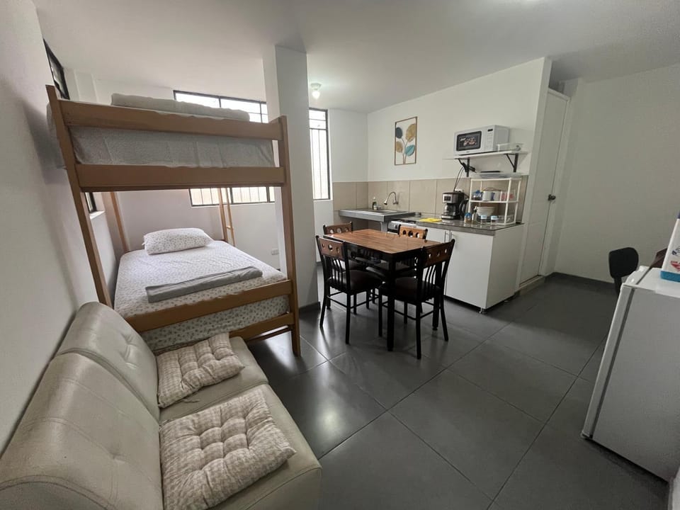 Bed, Kitchen or kitchenette, Living room, Photo of the whole room, Seating area, Dining area, Bedroom, minibar, oven, pet friendly