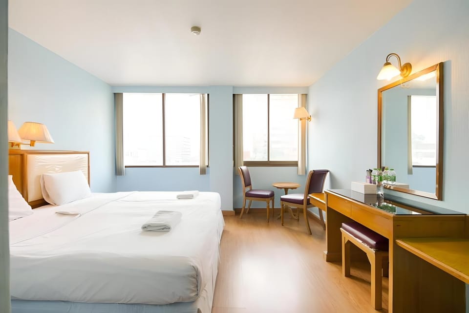 Bed, Photo of the whole room, Bedroom, towels