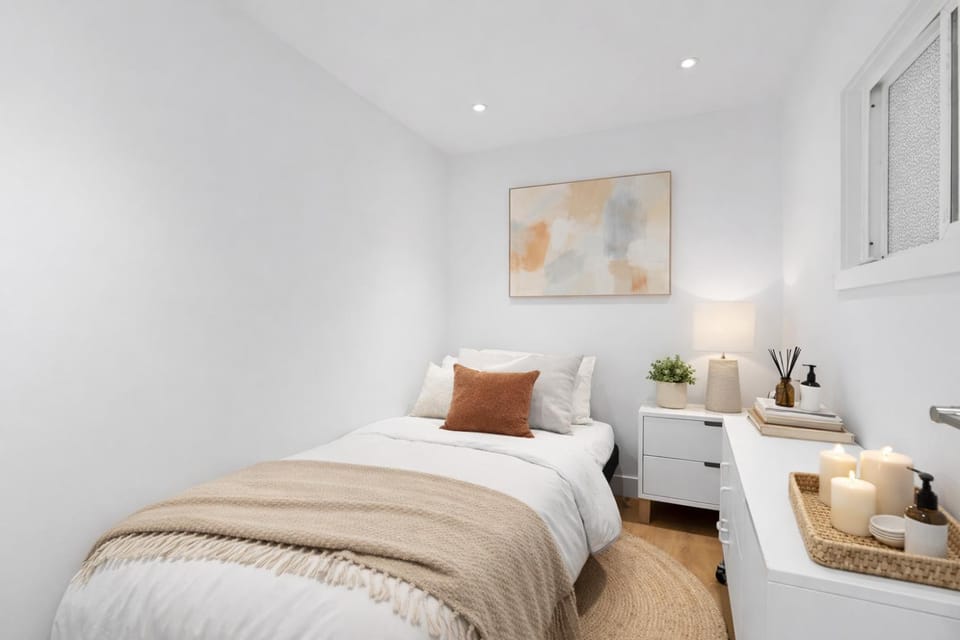 Designer 2BR Stay Steps from Rogers Arena Apartment in Vancouver