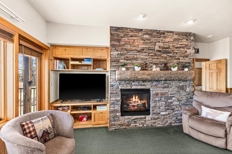 Panoramic Lake Views 1 BR King Suite & Whirlpool, Kitchen and Hot Tub Apartment in Two Harbors