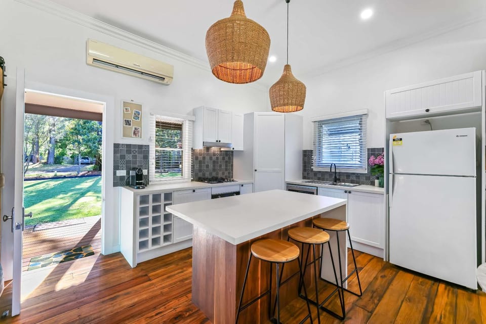 The Shack - Myola House in Woollamia