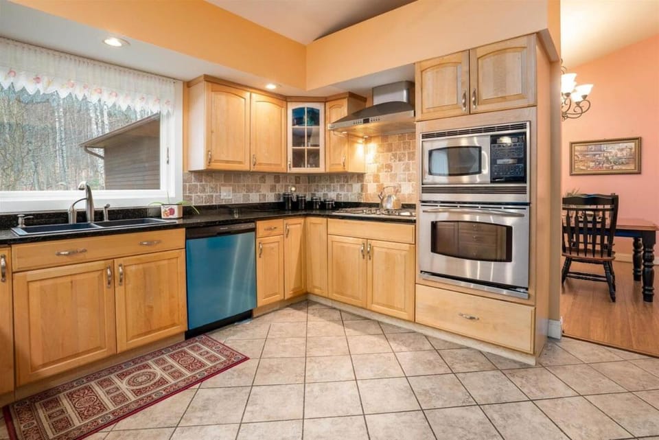Expansive Mountainside Retreat Near Stowe, Smuggs, Jay Chalet in Morristown