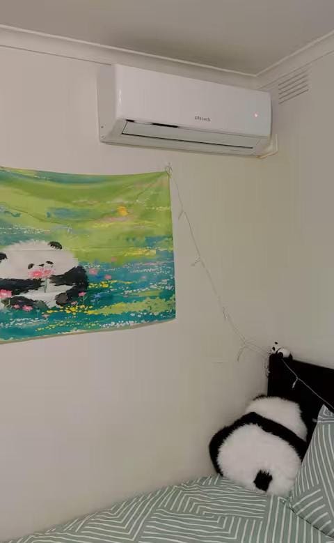 Pandas Hideaway Retreat Free parking Quiet Vacation rental in Melbourne