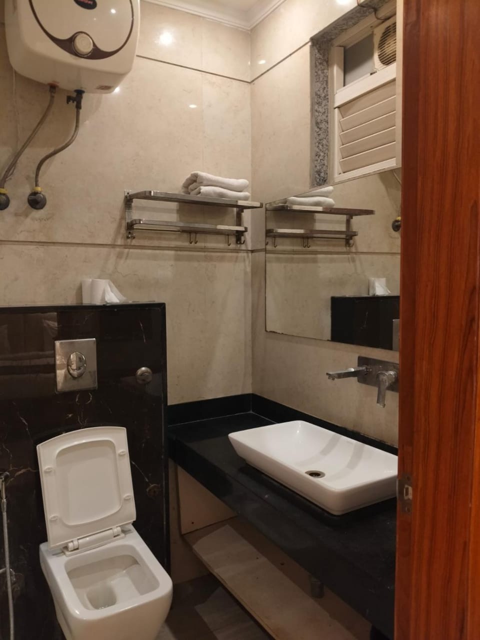 Toilet, Bathroom, towels