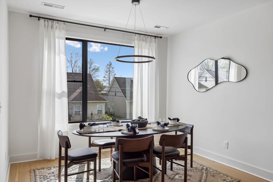 Trendy Townhouse Rooftop Hot Tub & Fireplace House in Berry Hill