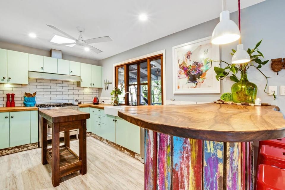 Coastal Vacation Home Ideal for Large Groups House in Marcoola