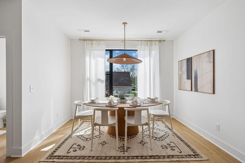 Fancy Townhouse with Rooftop Hot Tub & Fireplace House in Berry Hill