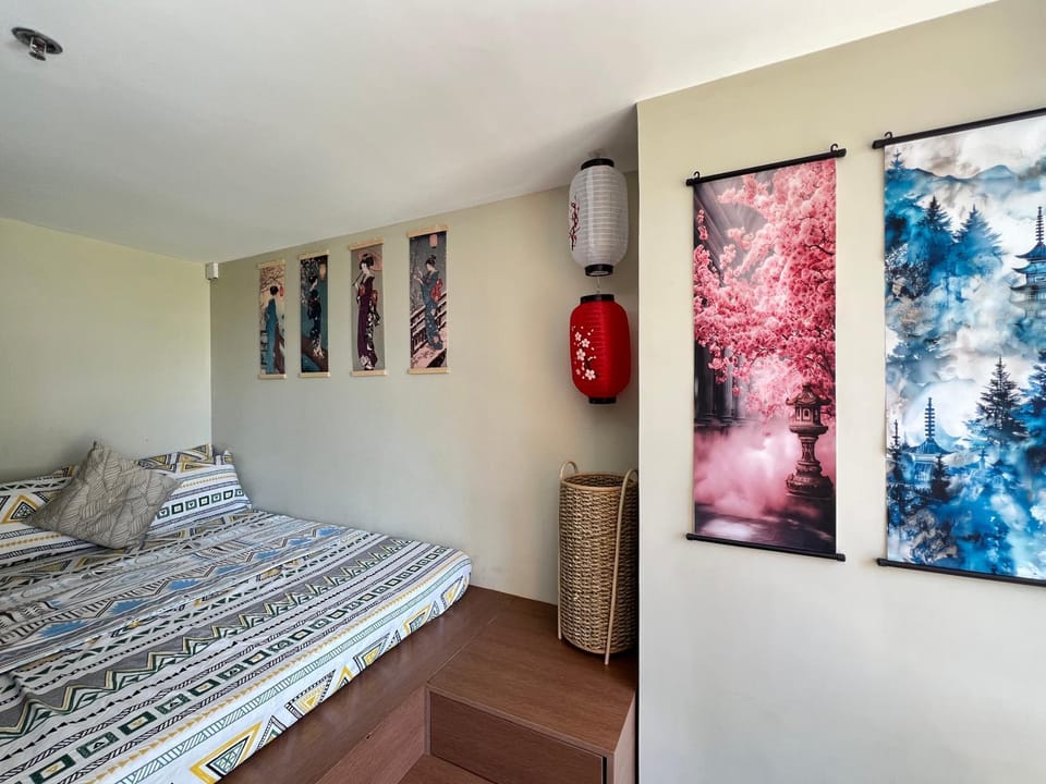 Bed, Photo of the whole room, Decorative detail, Bedroom