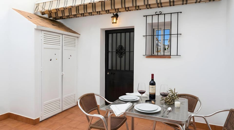 Apartamento Con aire acondicionado y patio ideal para mascosta Solo alquilamos familias y parejas Apartment in Conil de la Frontera