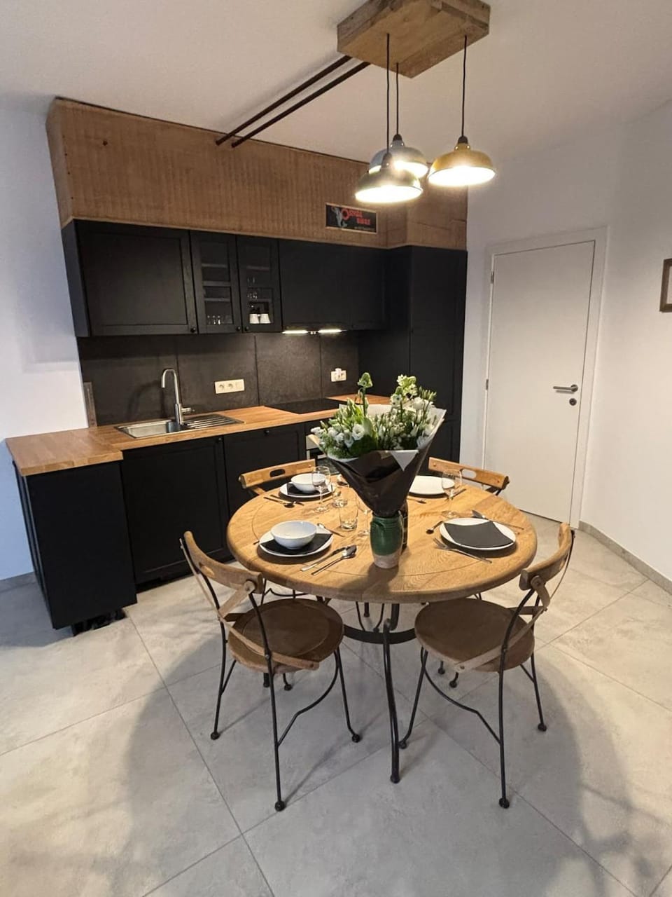 Kitchen or kitchenette, Dining area, stove