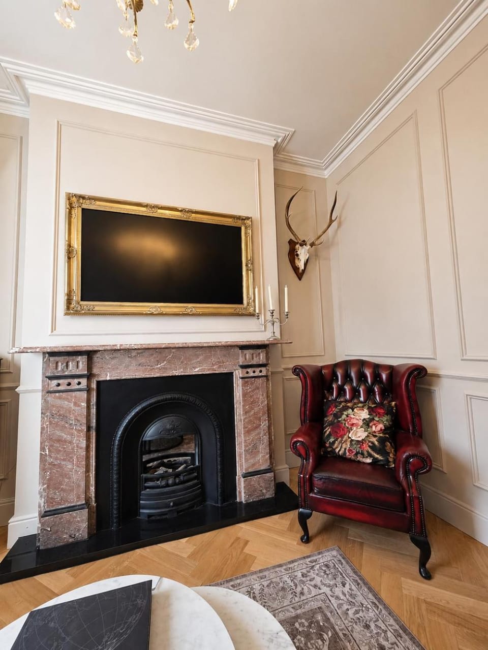 Decorative detail, Seating area, fireplace