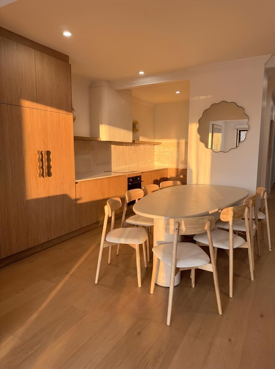 Kitchen or kitchenette, Seating area, Dining area
