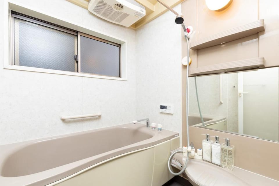 USJまで車で15分 戸建て貸切 寝室2部屋 ベッド6台 最大12名利用a Villa in Osaka