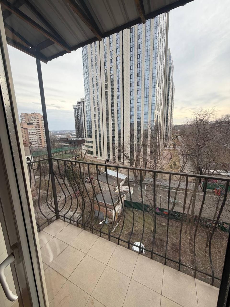 View (from property/room), Balcony/Terrace, City view